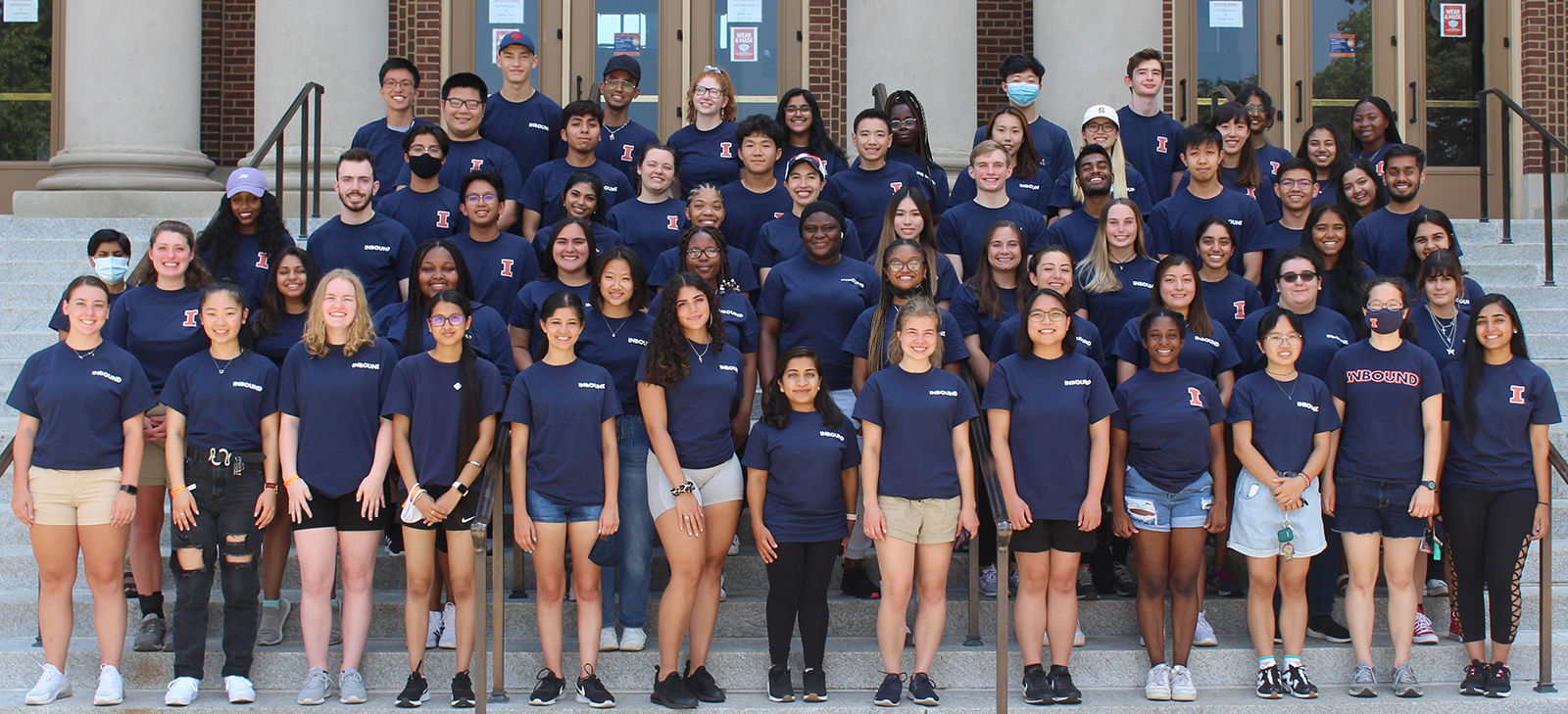 Group photo of 2019 Orientation Leaders in Lincoln Hall